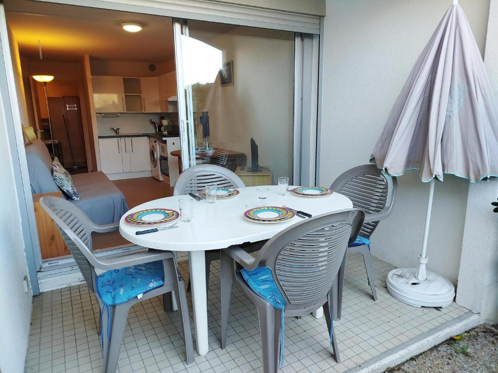 Studio cabine avec accès direct piscine collective et plage - 4FR503 - 1