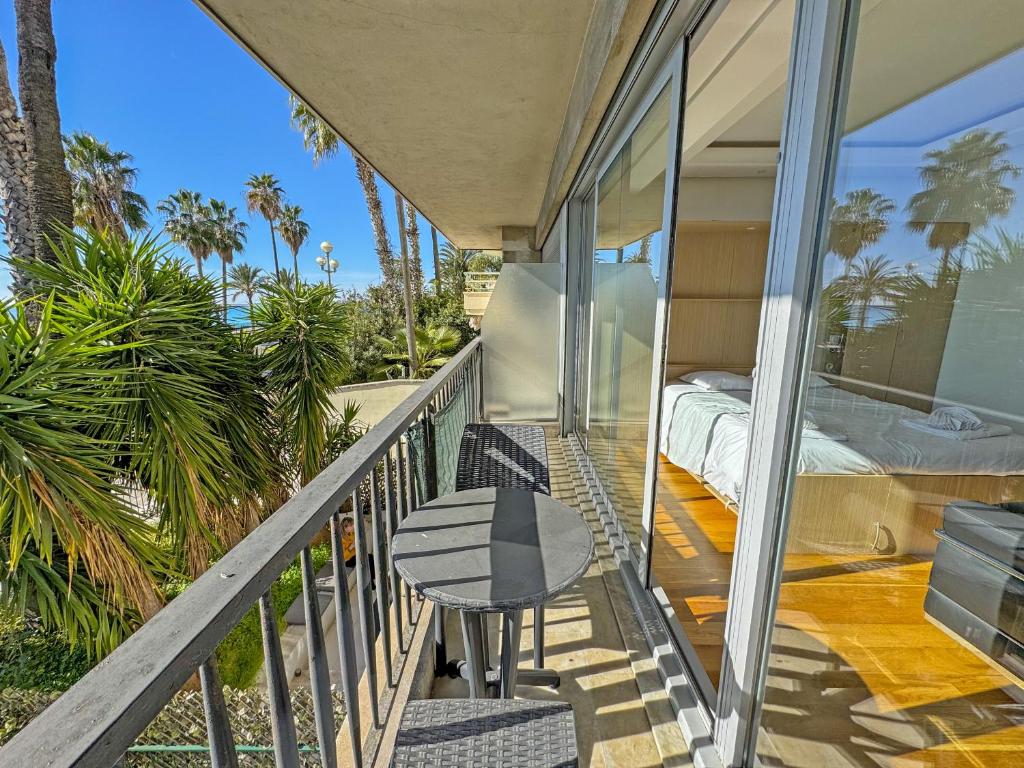 CARIATIDES STUDIO - PROMENADE HOLIDAY - 3