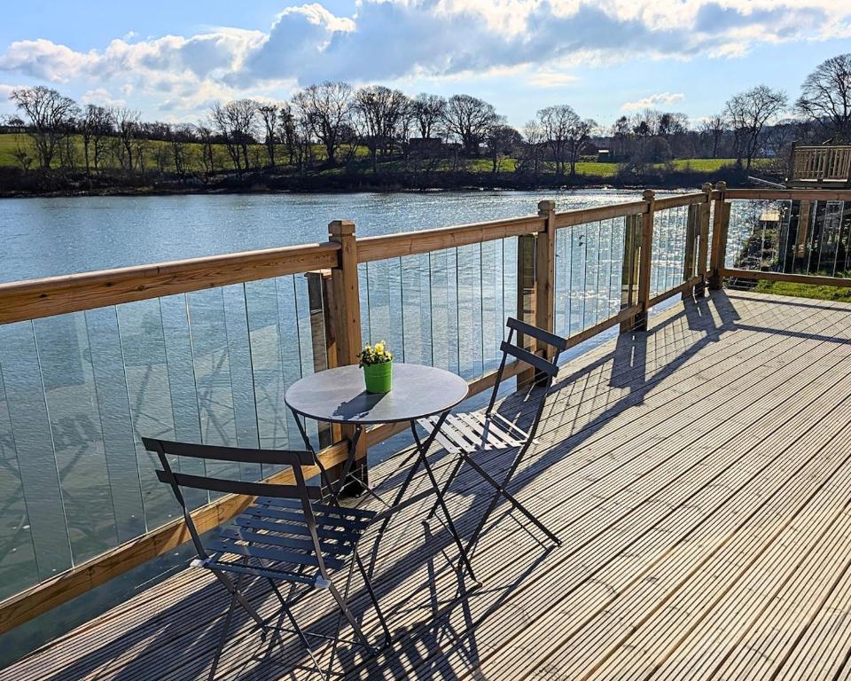 Otter's Pool Studio Apartment at Galwad Y Mor, Saint Dogmaels