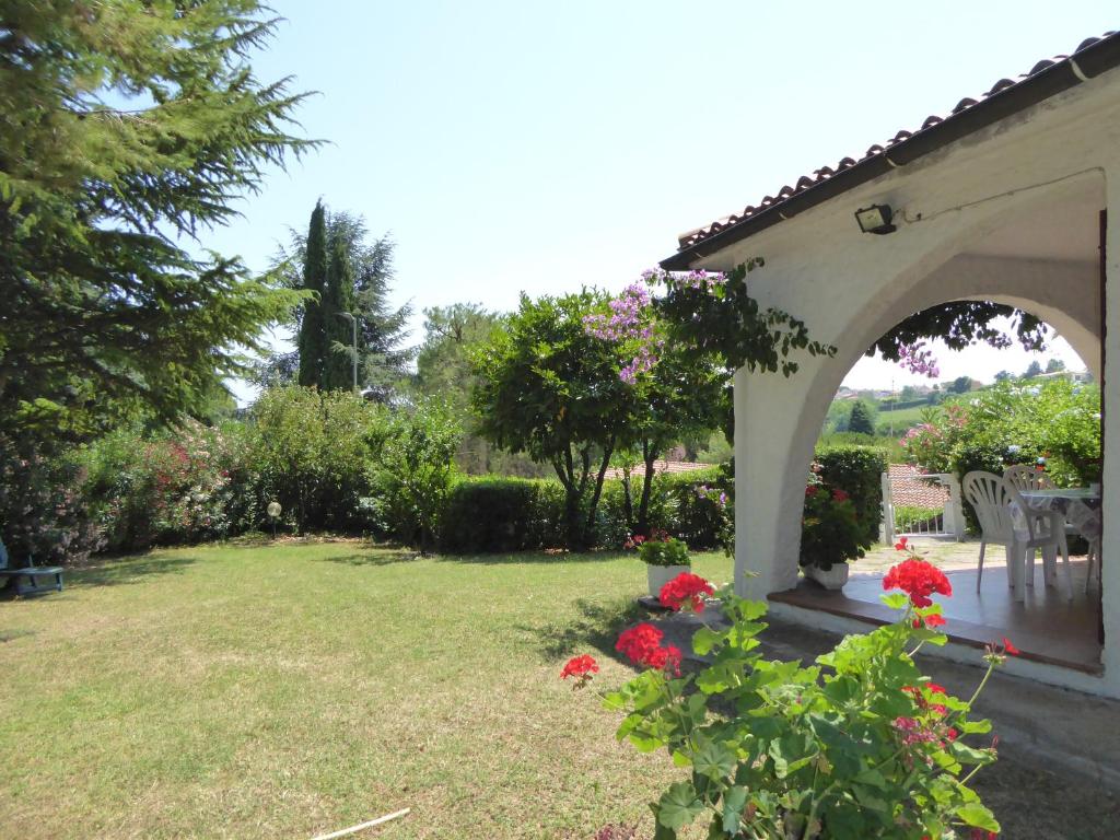 197 - Villetta a schiera trilocale al Taunus, con portico e ampio giardino di mq 400 - climatizzata SPIAGGIA INCLUSA - 2