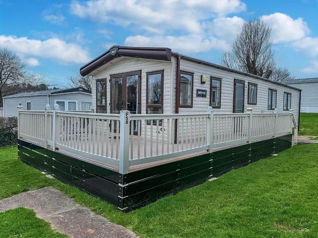 Beautiful Caravan With Decking At Hoburne Devon Bay, Ref 54058F, Paignton