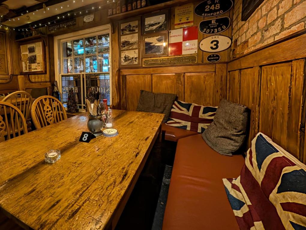 The Whod A Thought It, Glastonbury