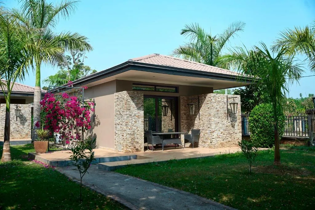Tagidor Garden Resort And Spa，位于Bangou的酒店