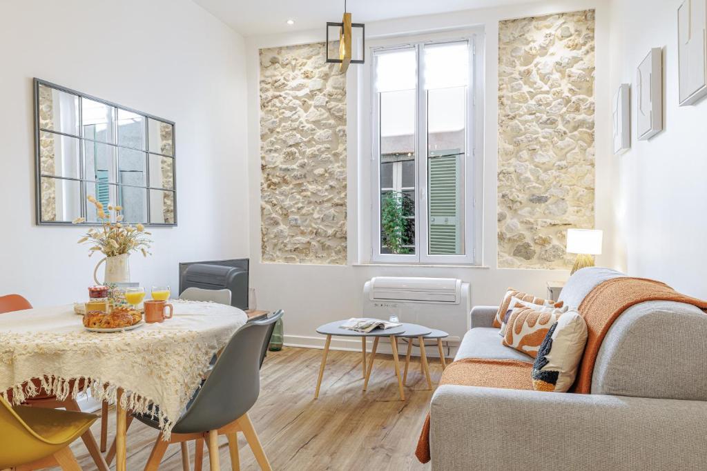 Old town Antibes Superb new flat, for 3, AC, Wi-Fi - 5