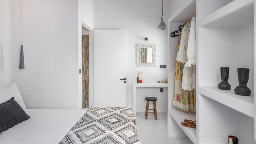 EOS Properties, Pollonia