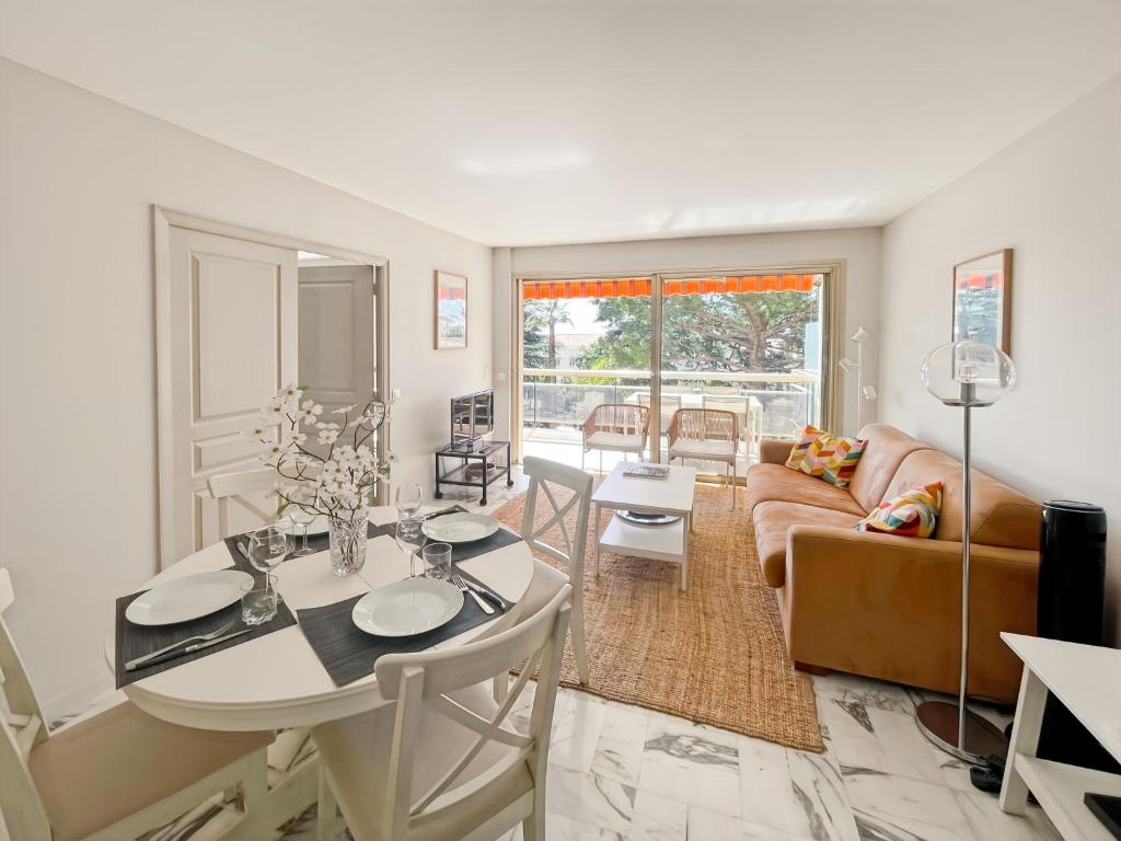 Deluxe 2 bedroom apartment - 3