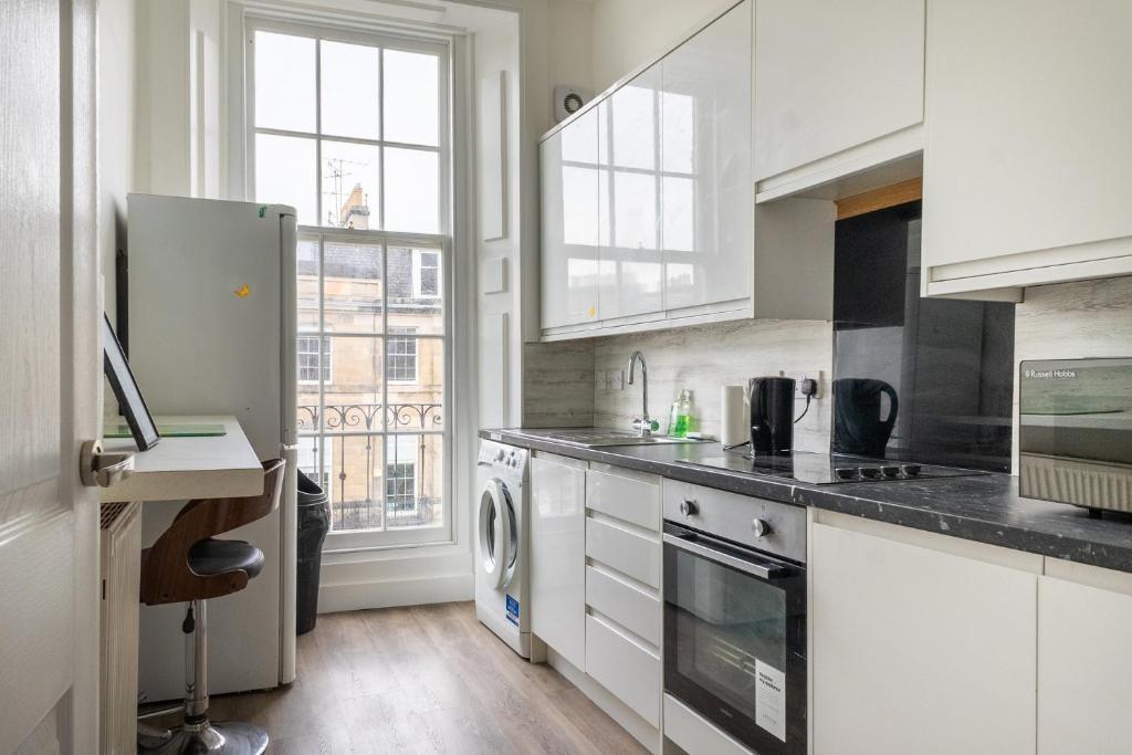 Bright High-Ceiling 2BD Flat - Central Edinburgh!, Edinburgh