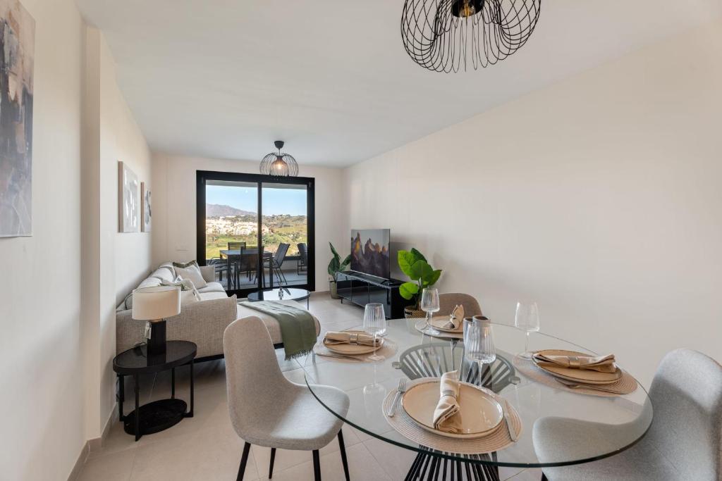 2 Bedroom Apartment with Spectacular Views in Hercesa Calanova Golf - 2