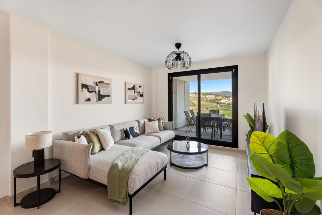 2 Bedroom Apartment with Spectacular Views in Hercesa Calanova Golf - 3