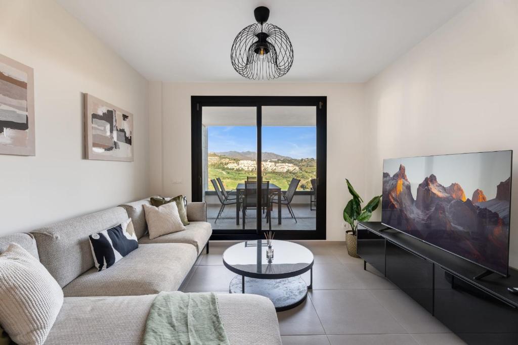 2 Bedroom Apartment with Spectacular Views in Hercesa Calanova Golf - 4