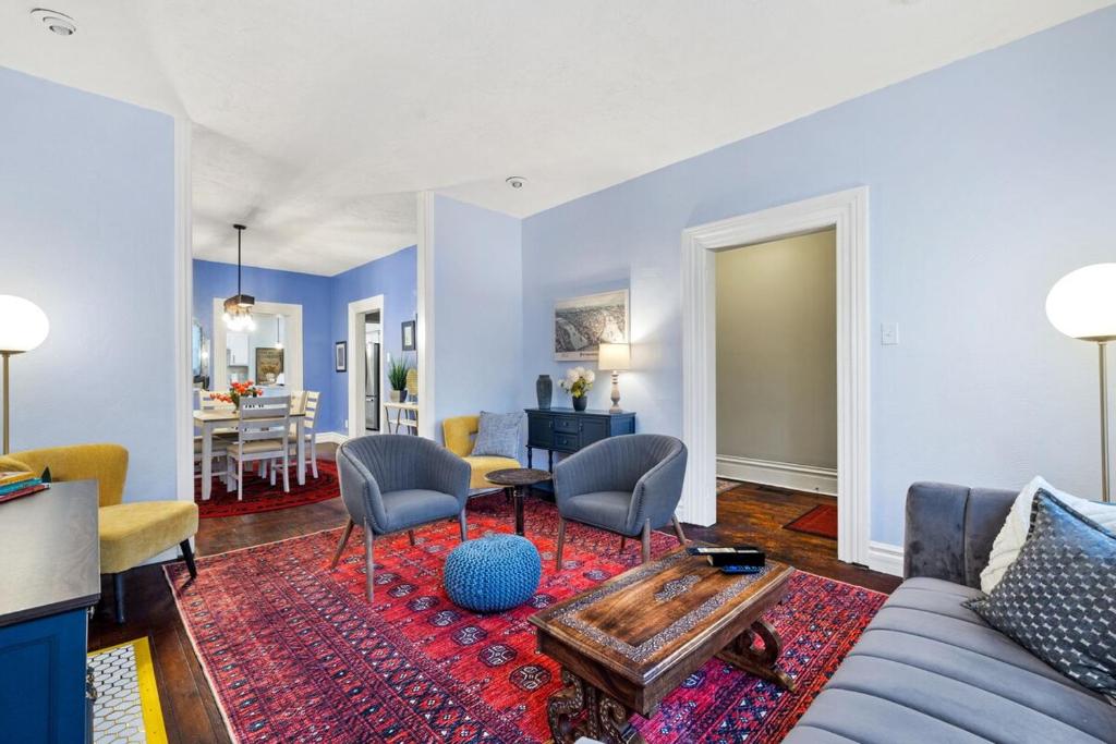 A Part of History! Gated Yard, Hot Tub, 5 BR, Pittsburgh