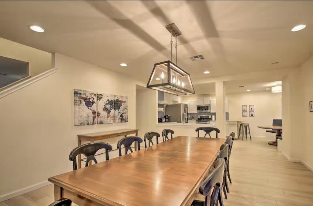 Walk to Tx State 5 beds Firepit Grill, San Marcos