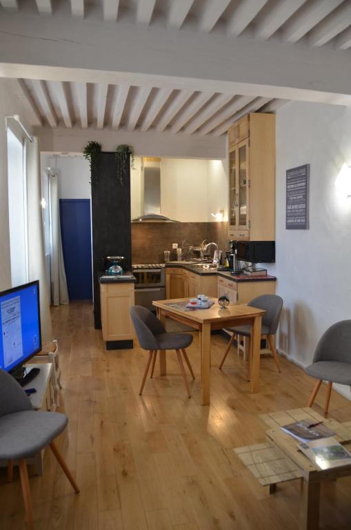 Appartement atypique dans un ancien couvent, LʼIsle-sur-la-Sorgue