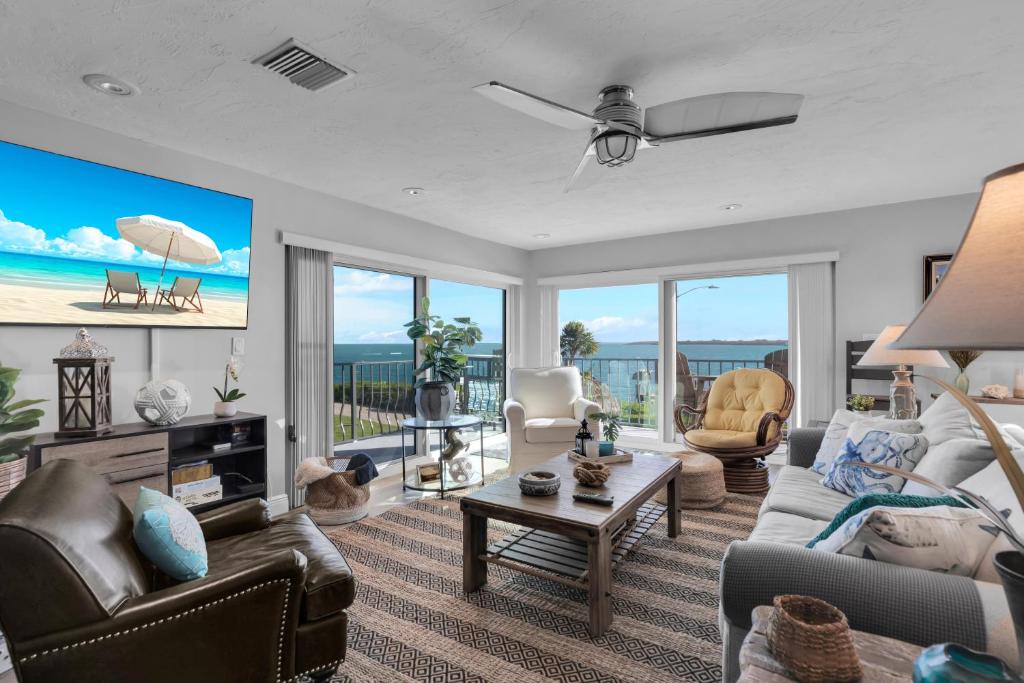 Waters Edge, Marathon