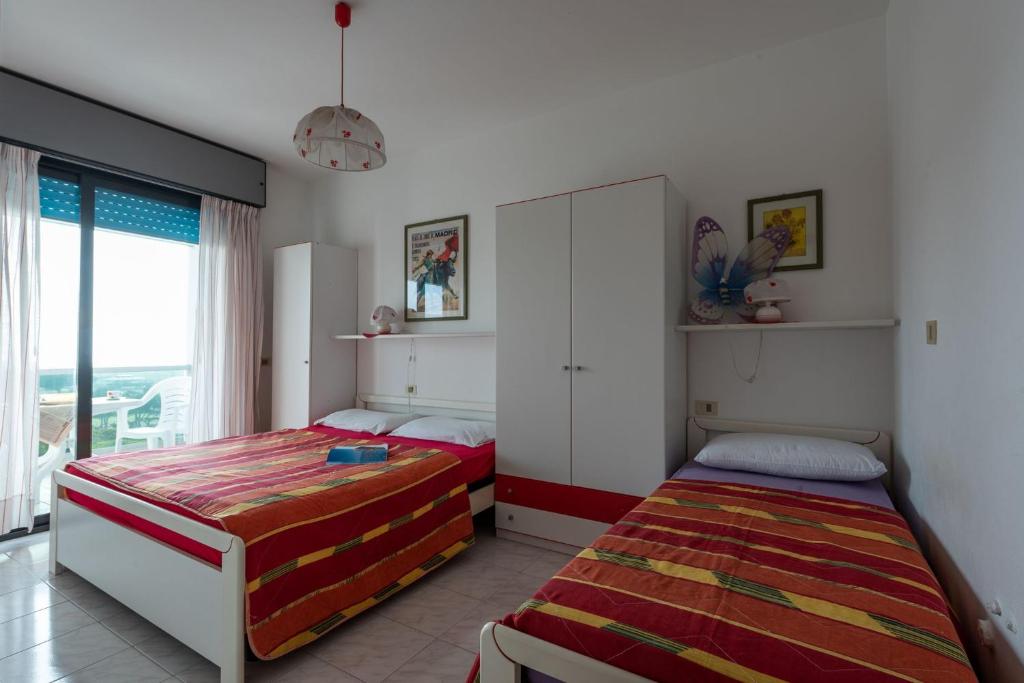 Family beachfront residence in Bibione with pool - 4