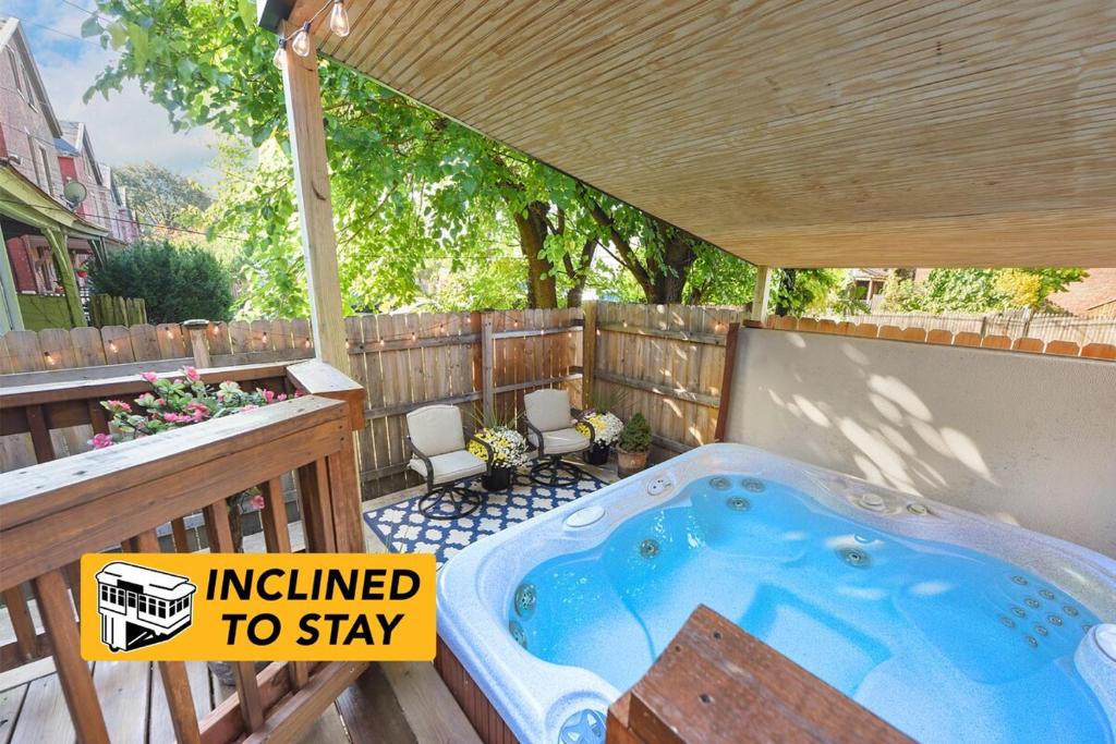 Elegant 6BR - Walk To the Riverfront, Casino!, Pittsburgh