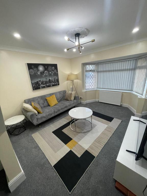 Luxury 2 bed house and Pool table in Harborne, Birmingham