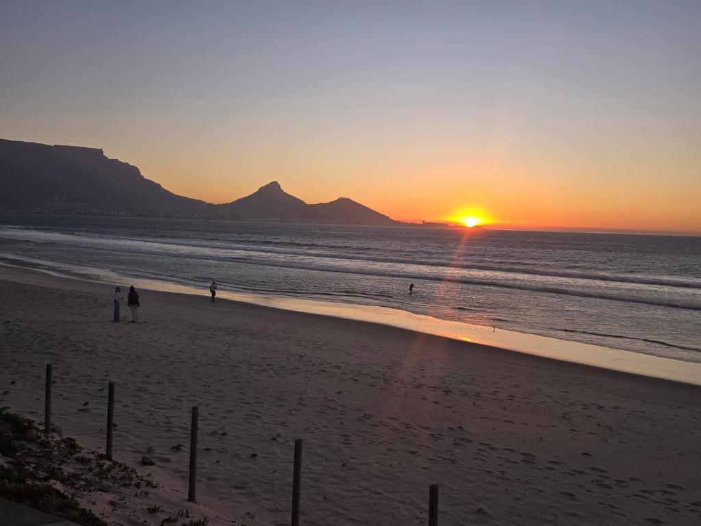 Sunset at Keys, Kapské Město