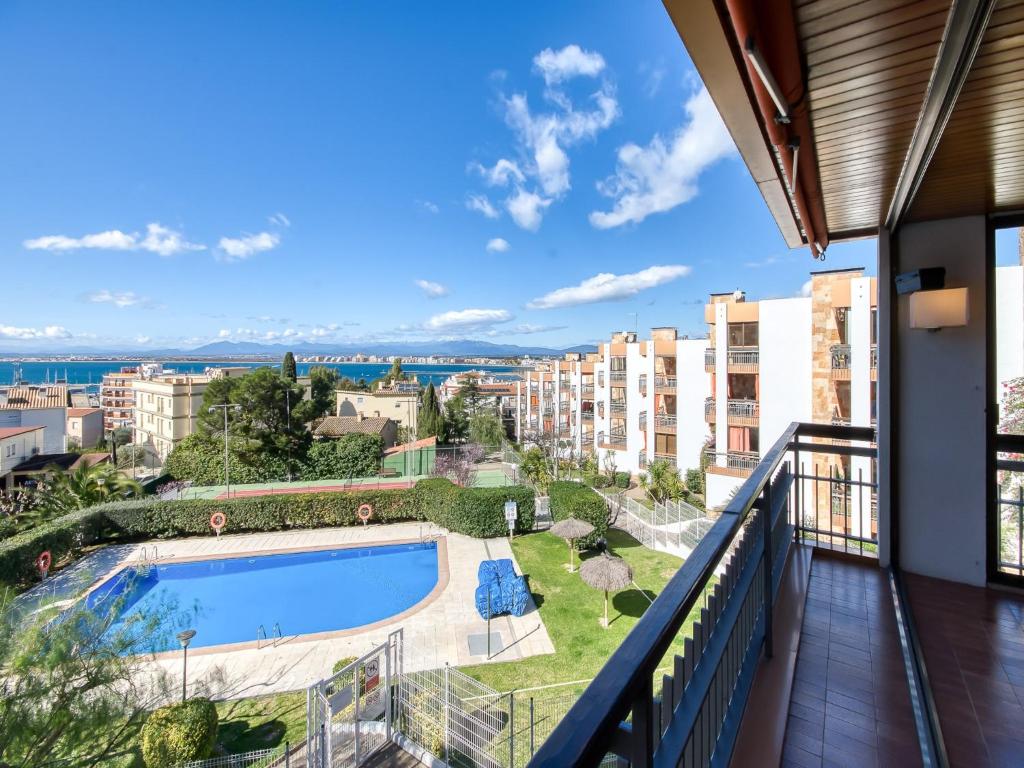 Apartment in Roses with Pool and Terrace - 4