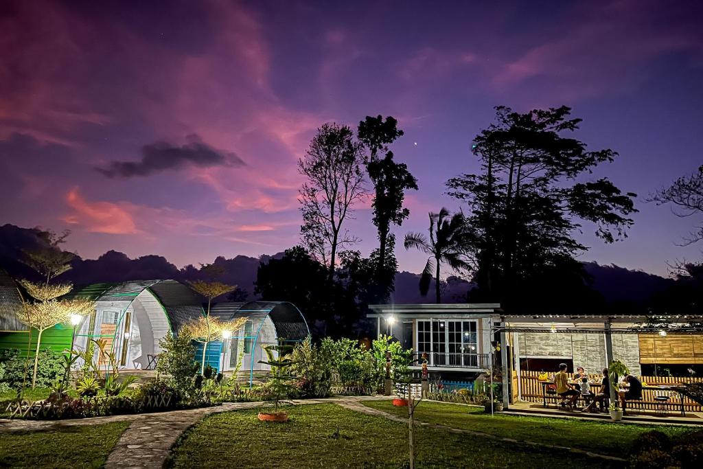 Rainbow Glamping, Padangan