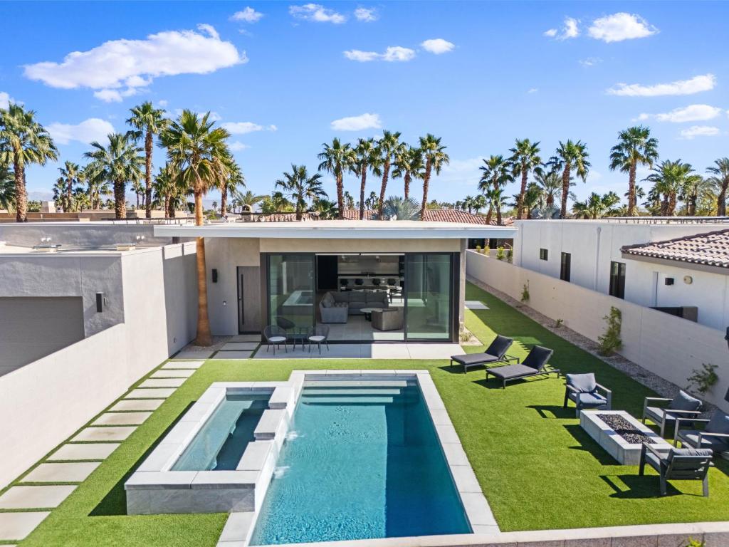Modern Bliss by VARE Pool, Spa, BBQ, FirePit!, La Quinta