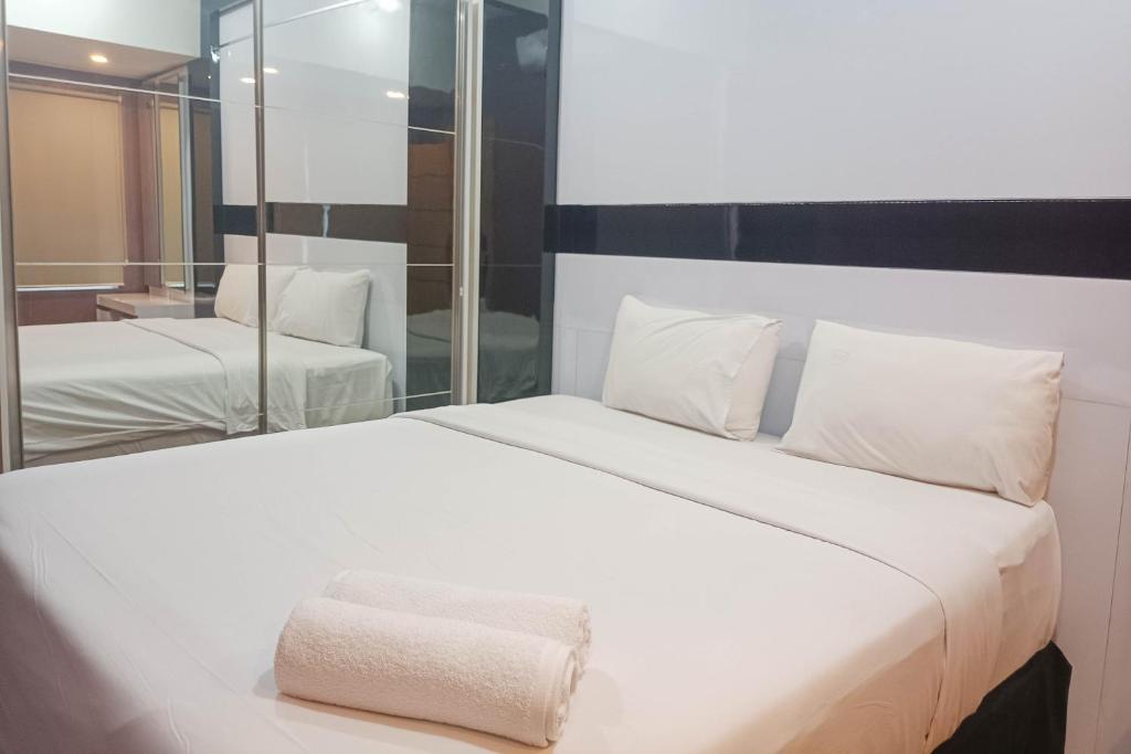 Simply 1BR at 31st Floor Vida View Makassar Apartment By Travelio, Pampang