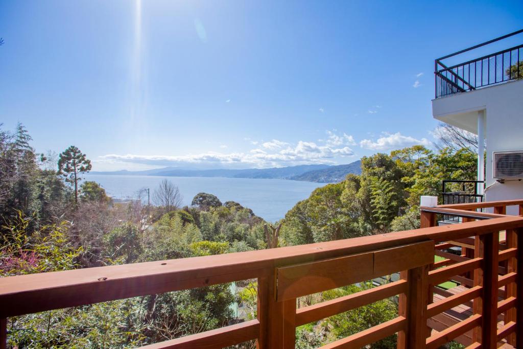 5. 真鶴海の見える古..