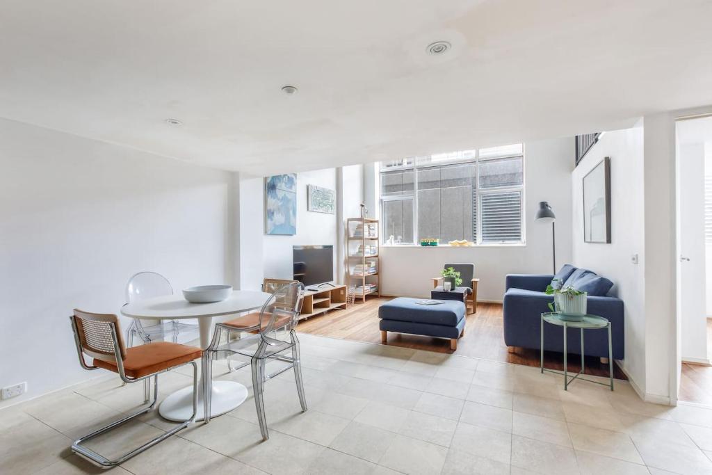 Hosier Loft - Striking Industrial Vibes in the CBD, Melbourne