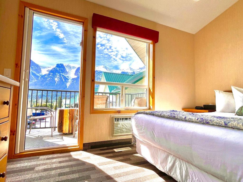 MountainView -PrivateChalet Sleep7- 5min to DT Vacation Home, Canmore