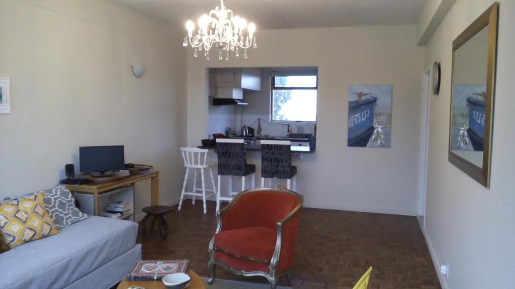 Guest studios. Сдается лофт. Грибоедова 11 сочи. Guest studios. Eerie guest logo.