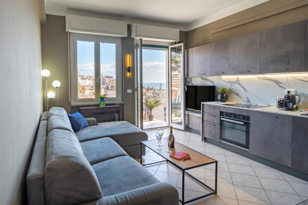 GuestHost - Sea View Retreat - Steps from City Center - 2