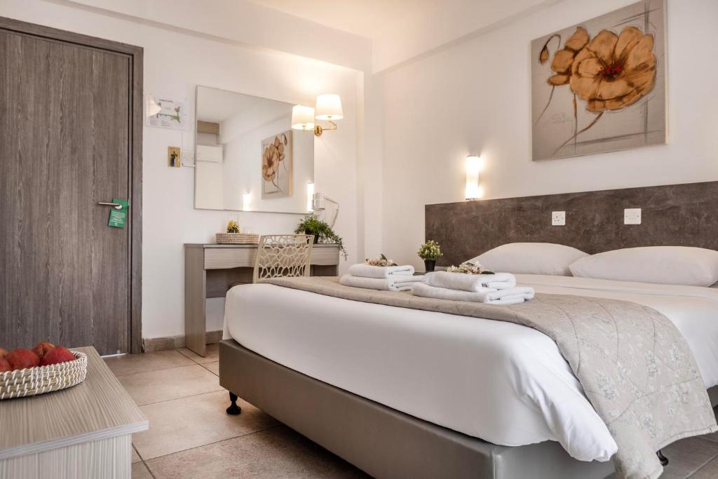 Cactus — Hotel rooms in Larnaca, Larnaca Region