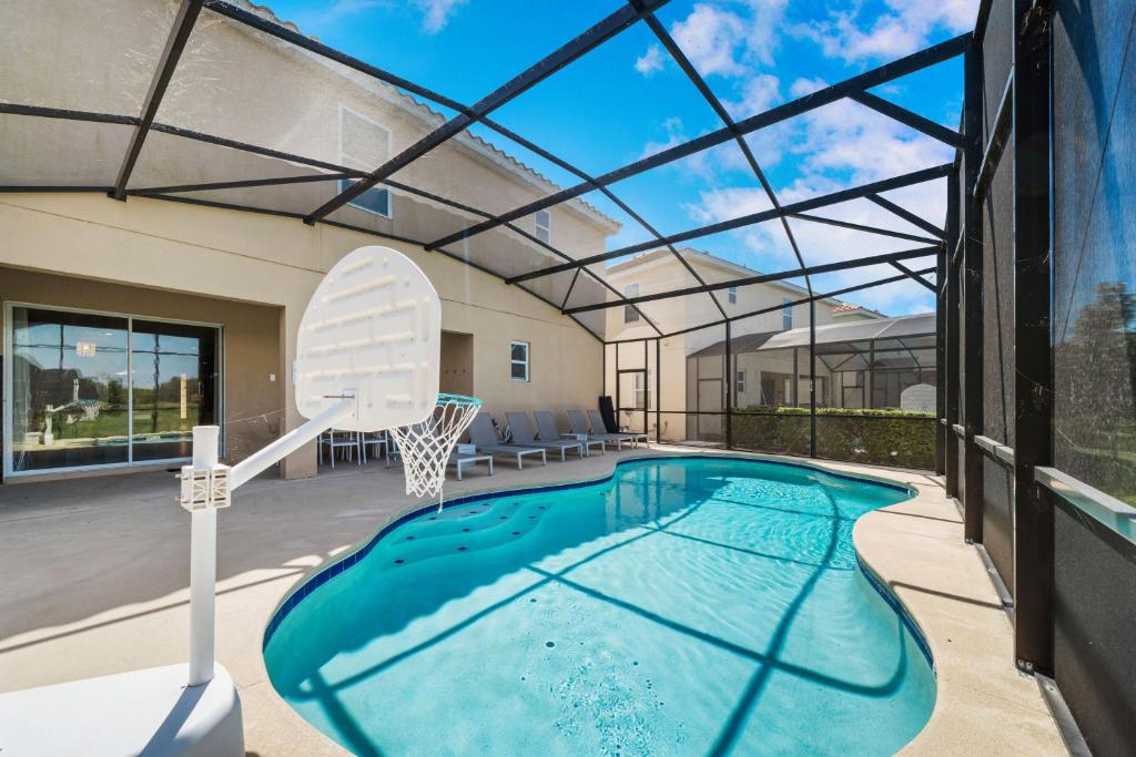 8005 Oak Shadow Ct, Davenport