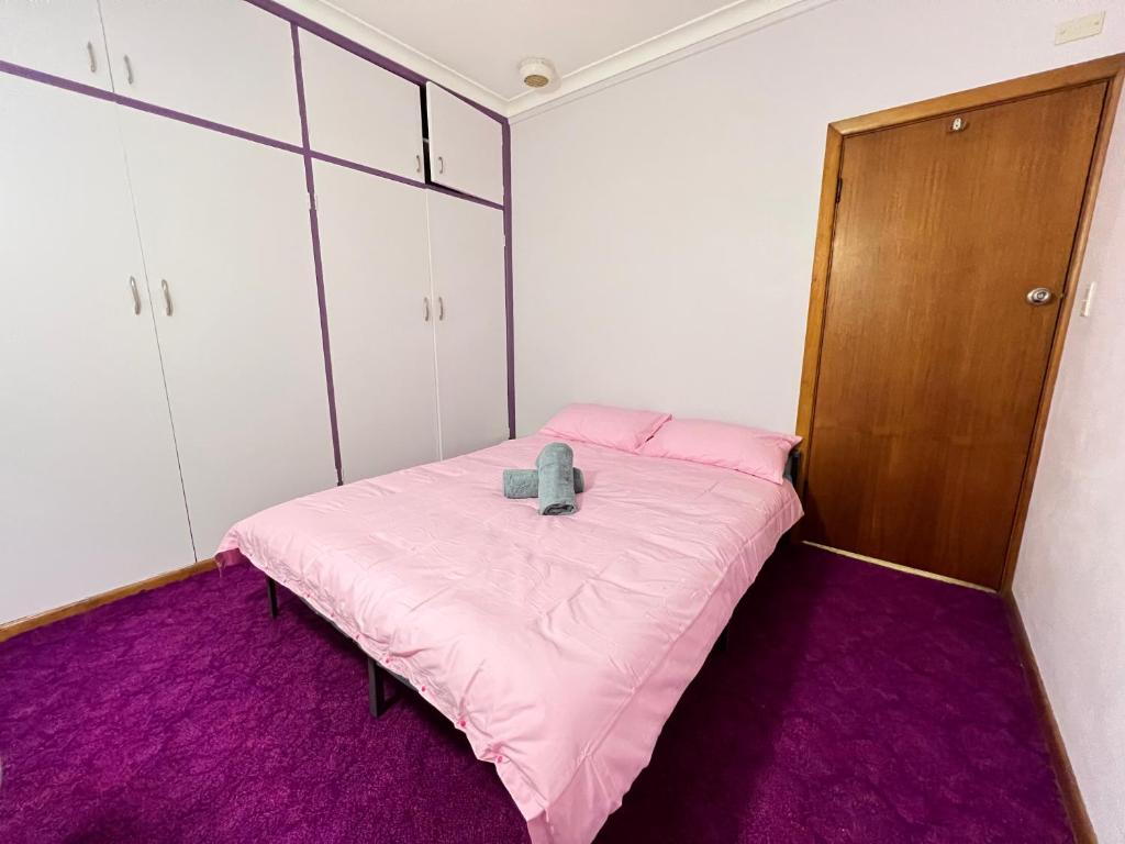35 Room, Epping