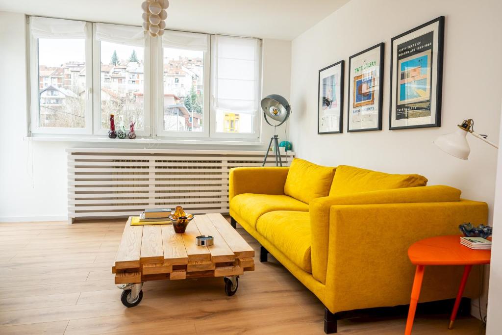Colorful 3-Bedroom Apartment - 3