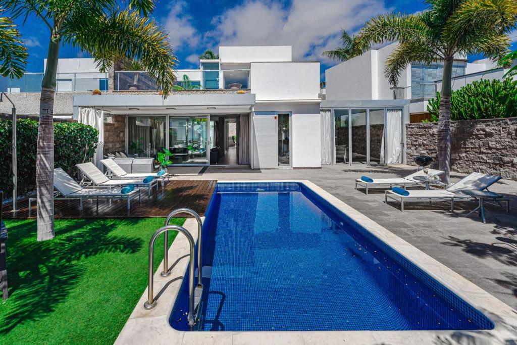 Lux Villa 7 with 6 Bedrooms, 4 Bathrooms - 2