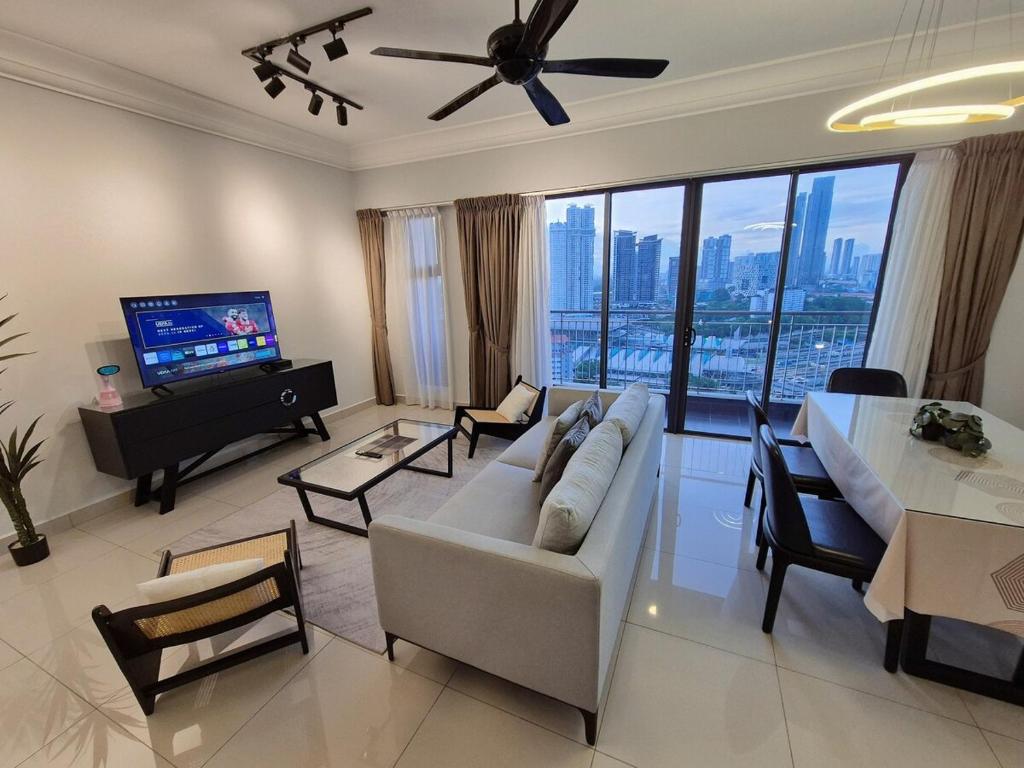 Short Walk to Custom & City Sqaure 3 BRs 8 Pax, Johor Bahru