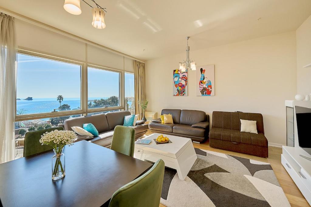 Tre Canne, Private 2-Bedroom Apartment in Aparthotel, Budva