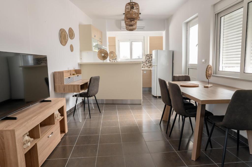 K&Ε guest house, Ampavris