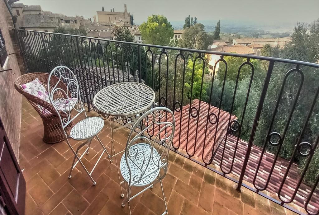 Casa nella Corte nel Centro di San Gimignano con balcone panoramico wifi e garage auto privato - 5