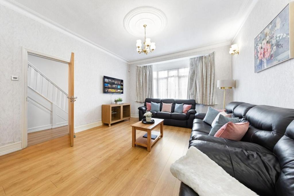 Kosher House - Hendon - London, Brent Station