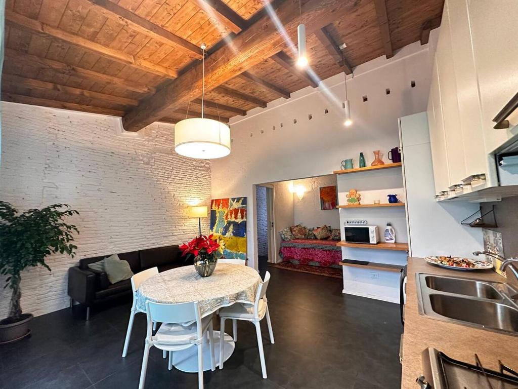 Angelic Portion of Property in Oltrarno Area, Florencie