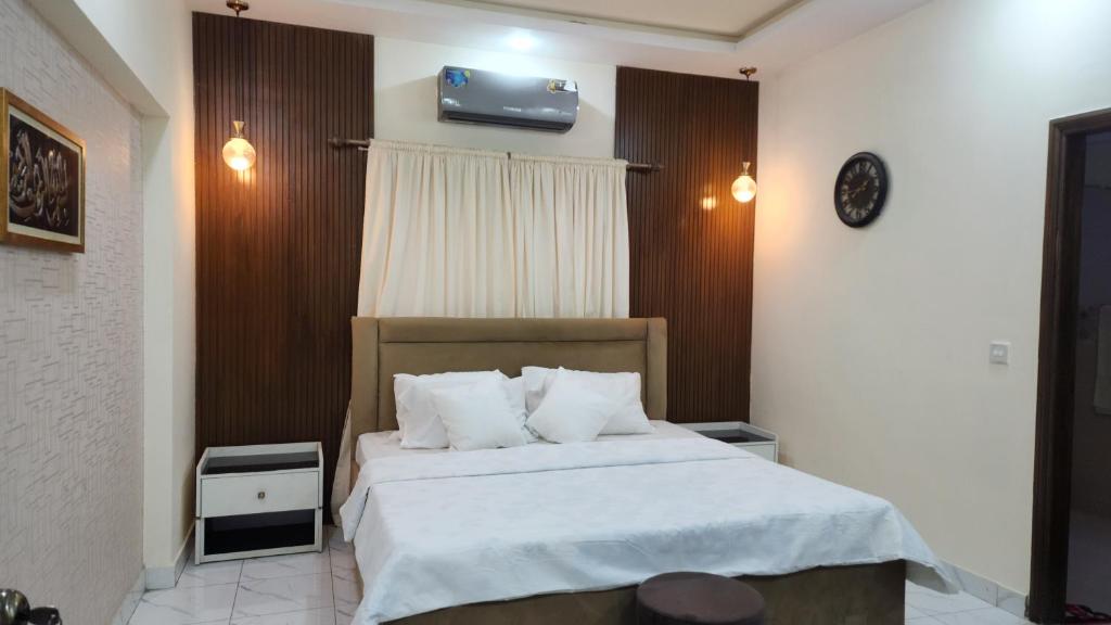 Luxurious Room in a High Rise Building, Karáčí