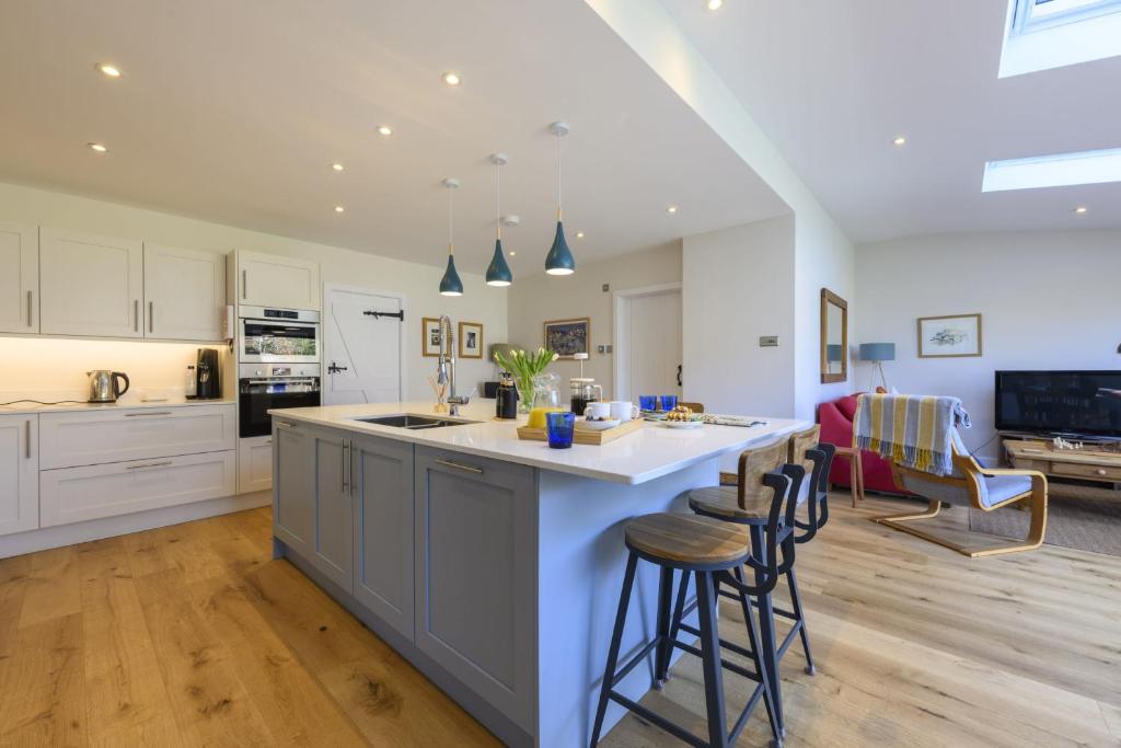 Number 16, Lymington