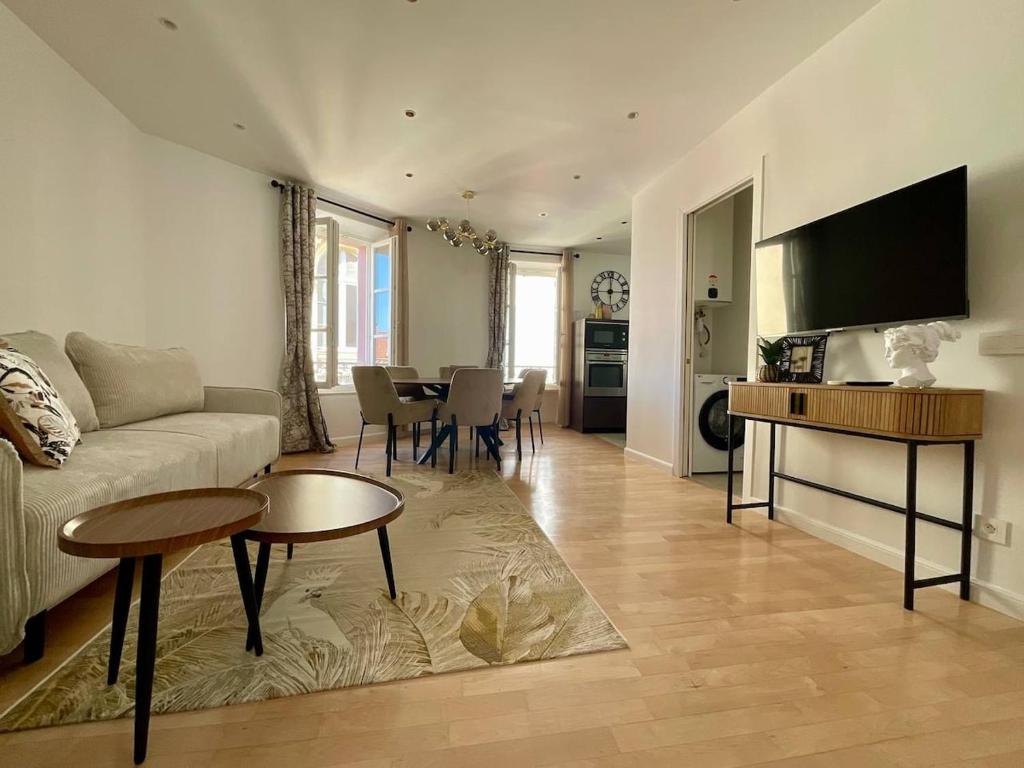Newly renovated 3-rooms apartment in the heart of old Cannes, up to 6 persons - 1
