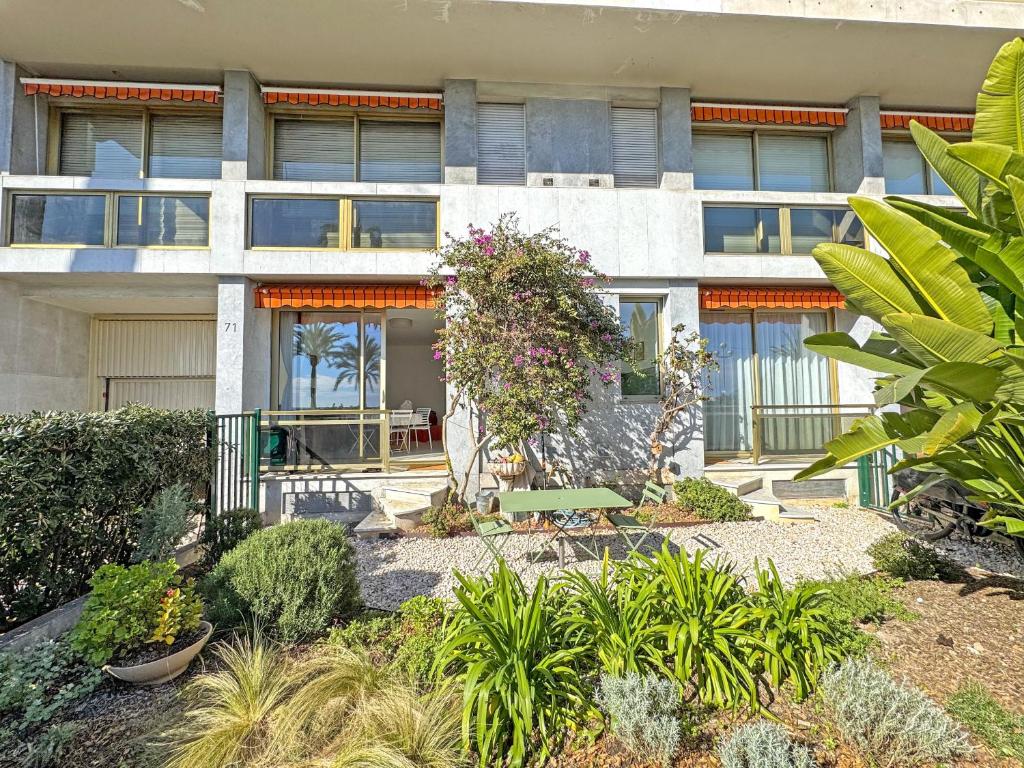 Cosy Sea Front Garden Nice - 3