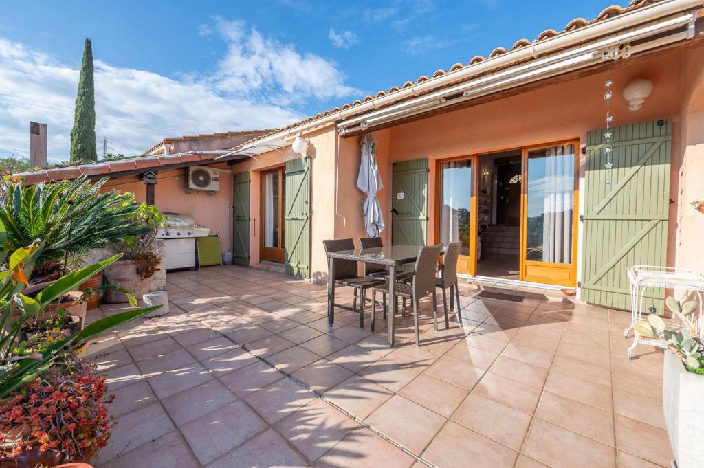 Maison climatisée pour 5 personnes , au clame , jardin arboré proche commerces - 2