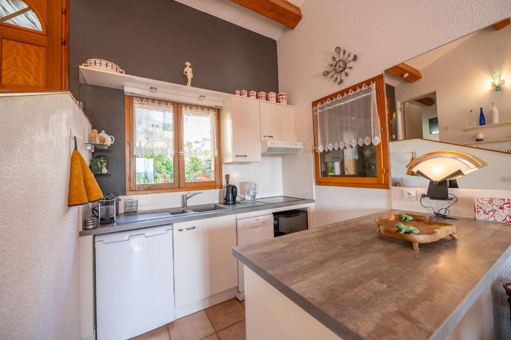Maison climatisée pour 5 personnes , au clame , jardin arboré proche commerces - 4