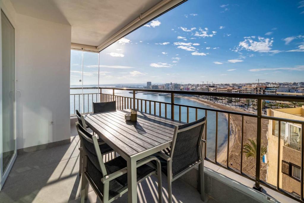 Frontline Apartment Sea Views - Pool - Center - 3
