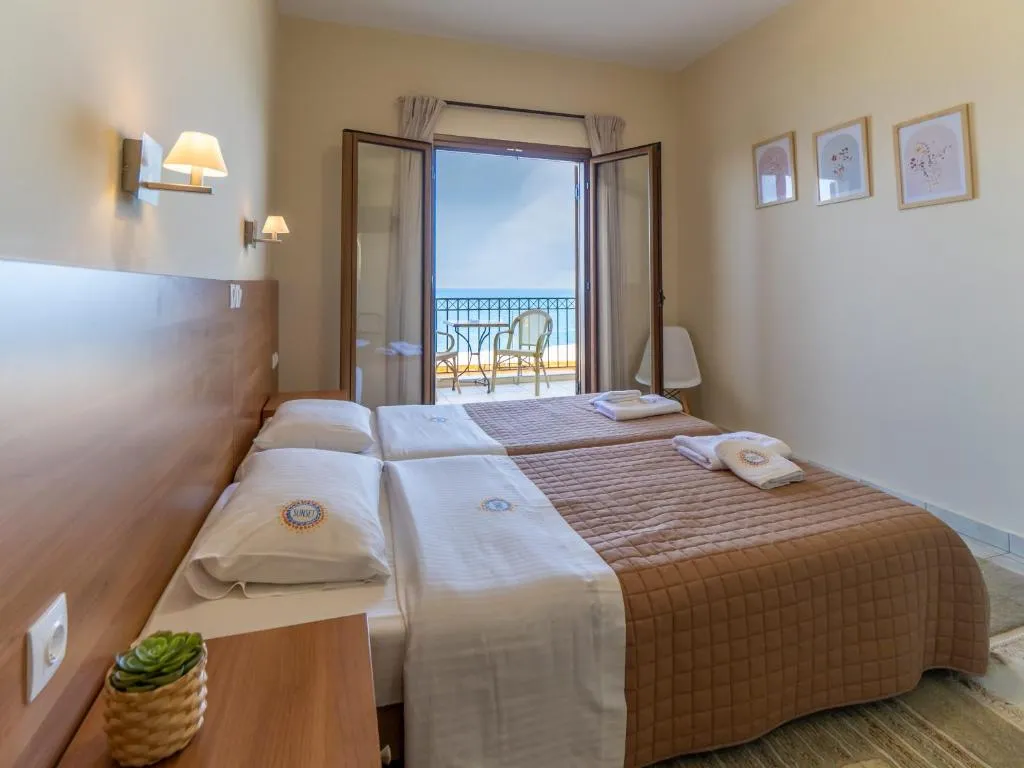 Sunset Hotel, hotel in Xiropigado